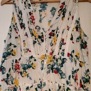 LAST CHANCE - Hi-Low Sleeveless Shirt